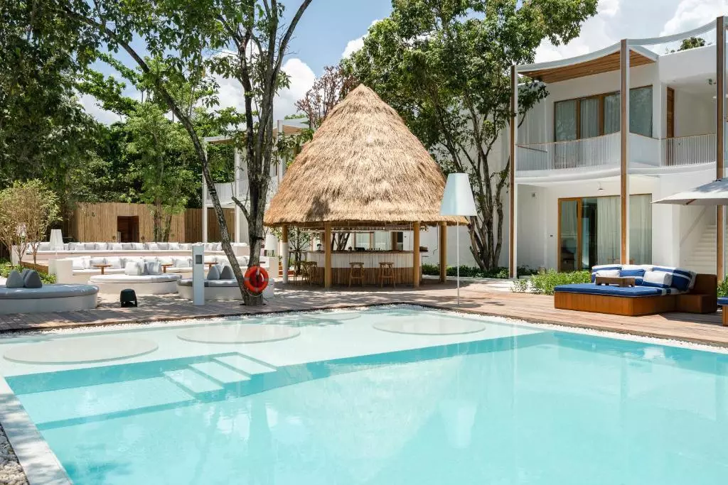 استخر روباز هتل سالا سامویی چاونگ